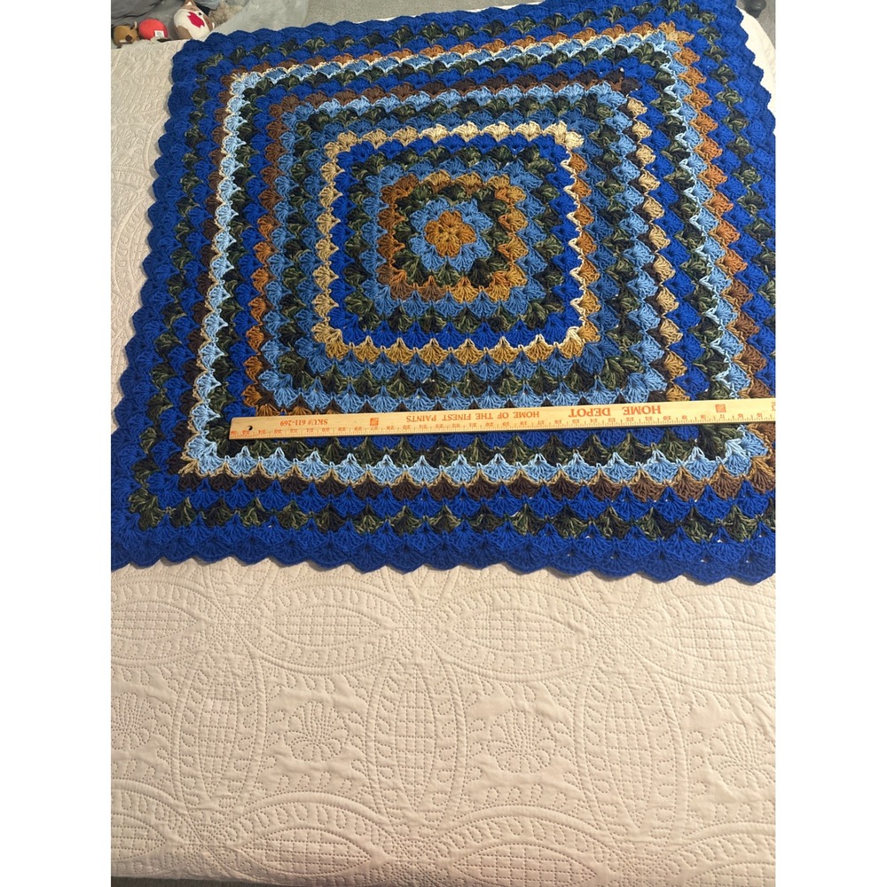 Handmade Crochet Shell lap Afghan Throw Blanket grannycore cottagecore 43x43 - Picture 6 of 6